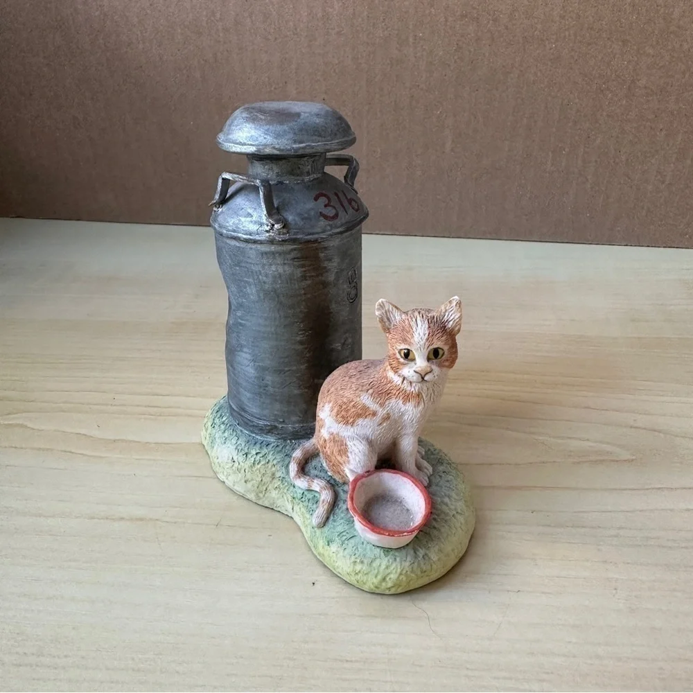 Cat with Milk Can Figurine Lowell Davis 1988 Schmid Scotland Farmhouse Vintage